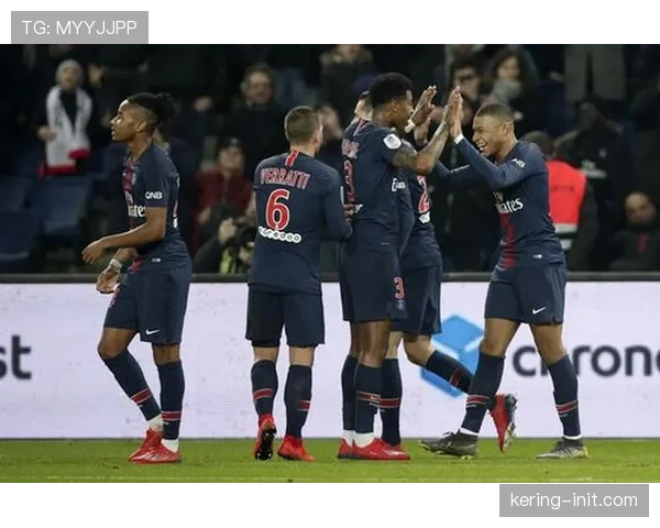 巴黎圣日耳曼4-3-3阵型采取高位逼抢，全场控球率61%